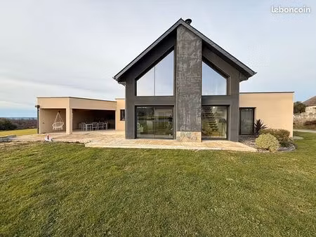 propriété 4 pièces 138 m²