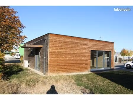 colmar zi nord/ local pmr de 77m² avec 4 stationnements extérieurs