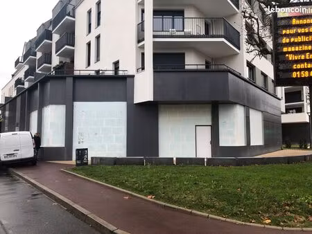 creteil face marché mont mesly local 200 m2
