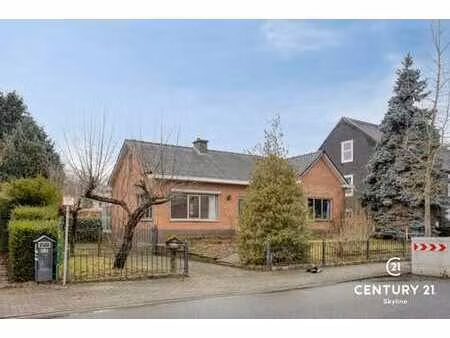 maison solide idéalement située avec projet renov autorisé