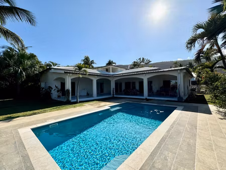 exclusivité ? villa t5 de 167 m² sur terrain de 1 500 m² la saline les bains