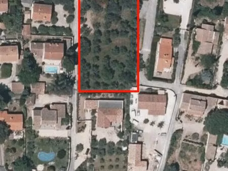terrain constructible 1890 m2 à cavaillon