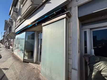 bureau spacieux et lumineux à louer au rez-de-chaussée clima
