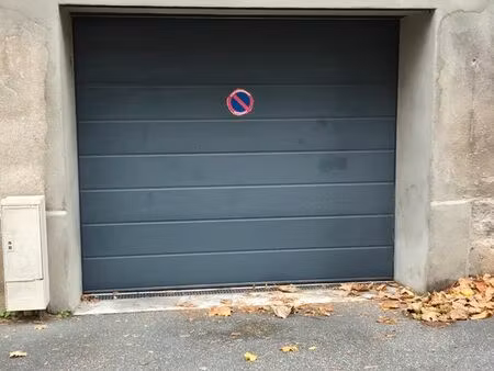 garage de 40m² avec portail électrique