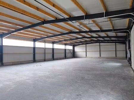 local 400 m² saint segal