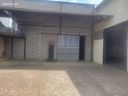 ensemble hangars + maison