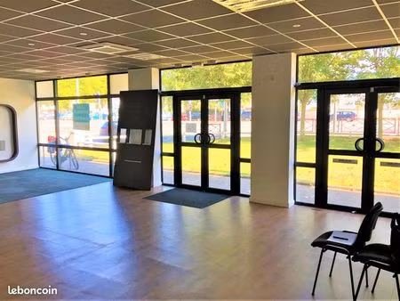 bureaux 121 m²