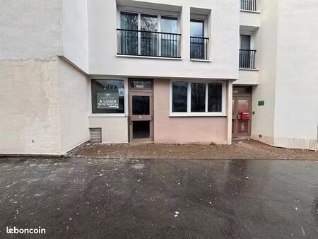 boutique 215 m² paris