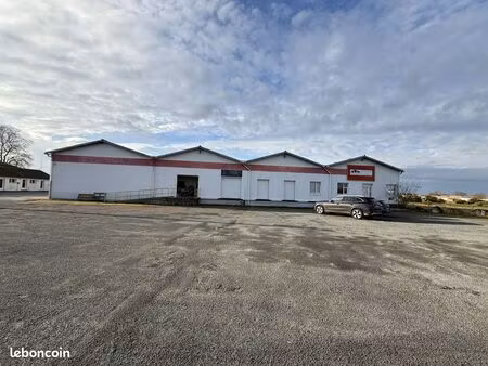 local 1200 m² le gua