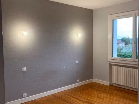 maison 3 chambres à louer – bouthéon