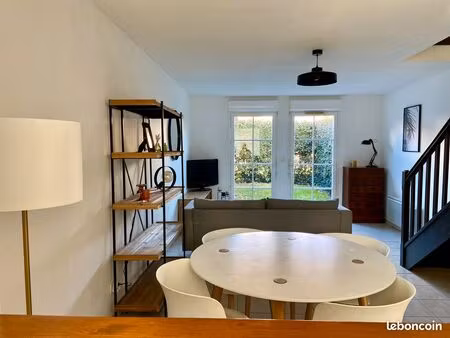 maison 2 chambres  entièrement meublée  64m2 avec jardinet et parking