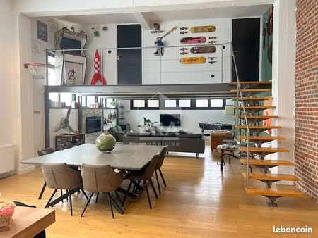loft/atelier/surface 4 pièces 160 m²