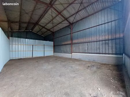 parking/box 1 pièce 100 m²