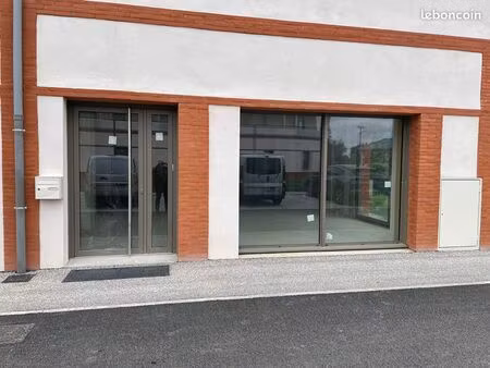 local commercial 93 m² corbarieu