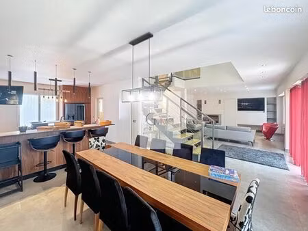 maison 6 pièces 187 m²