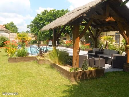 maison 9 pièces 380 m²