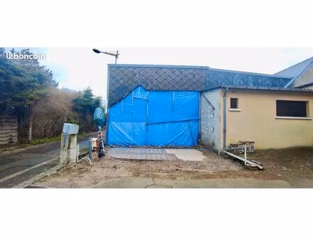 terrain constructible ( avec permis de construire toujours en cours de validité )