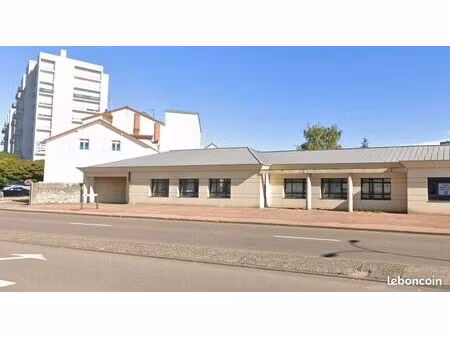 chalon s/s bureaux en bon état au rdc d’un immeuble récent avec stationnements