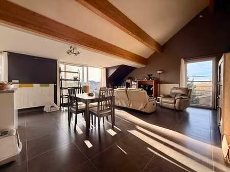 appartement lumineux avec terrasse et parking à sambreville