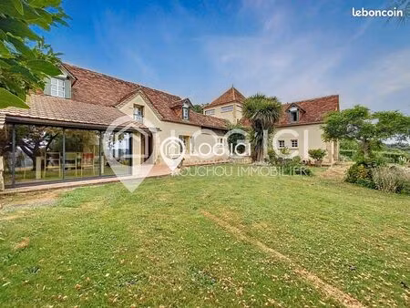 propriété 8 pièces 220 m²