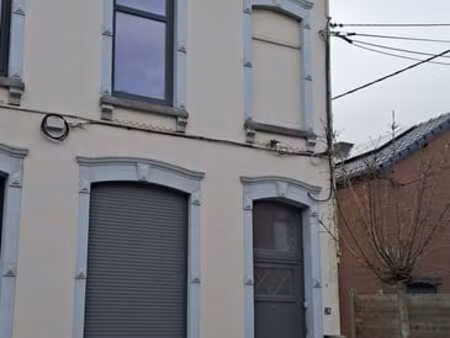 jolie maison 3 façades proche des axes autoroutiers