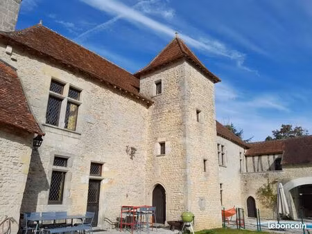 ferme fortifiée tourangelle