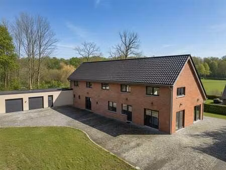 villa d'exception dans le bois du strihoux