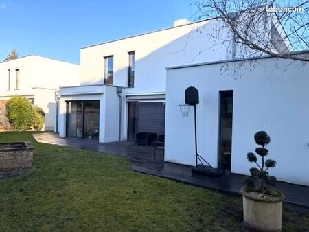 oberhausbergen belle maison 6 pièces au calme avec jardin