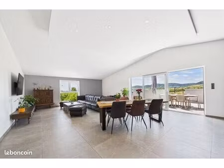 maison 4 chambres  2 salles de bains  jardin  garage 6 voitures  12.7ares