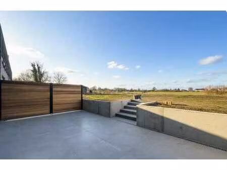 rez de chaussée terrasse de 30 m² et grand jardin privatif!
