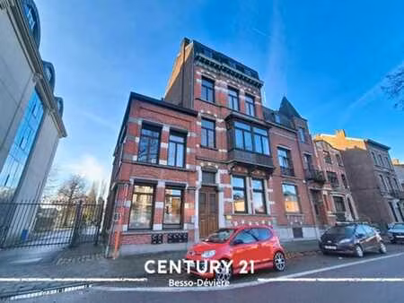 magnifiques maisons 3 façades + passage latéral et jardin