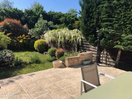 maison dans résidence