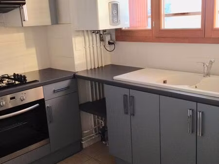 f2 dans petite copropriété calme