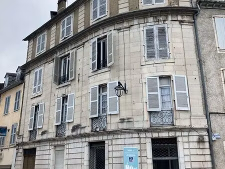 boutique à louer centre oloron  300