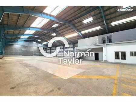 local d'activité 2 165 m²