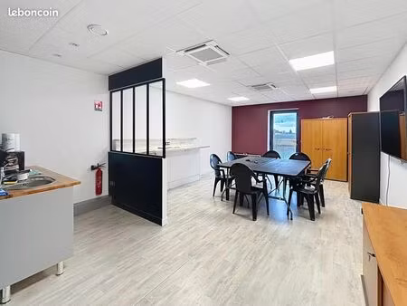 bureau 81 m²
