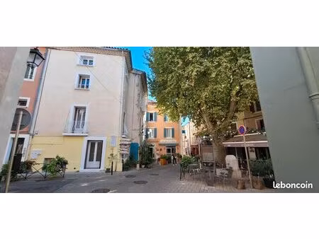 local commercial / professionnel – centre-ville d’orange (place aux herbes)