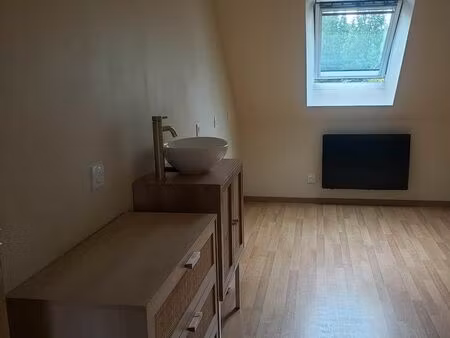 local 14m2 a saint ave avec accès salle d attente et toilettes