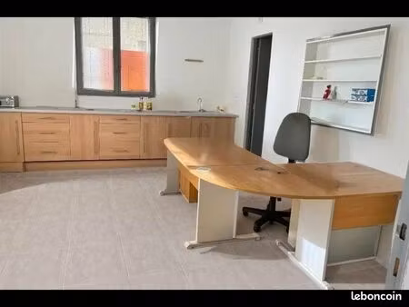 locaux professionnels avec parking sur sarrians