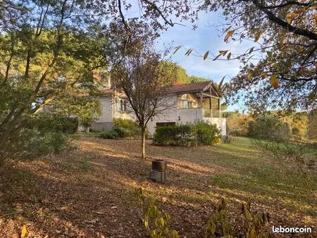 charmante maison de campagne au calme avec grand jardin  piscine  terrasses  panneaux sola