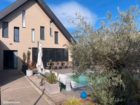 maison 189 m2 - 7 ares avec piscine