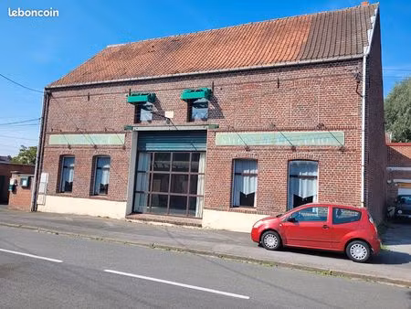 bâtiment 4 pièces 266 m²