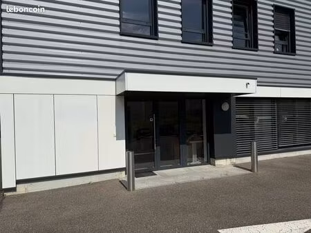 local bureau + stock 120 m2