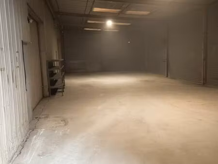 local de stockage de 150m2