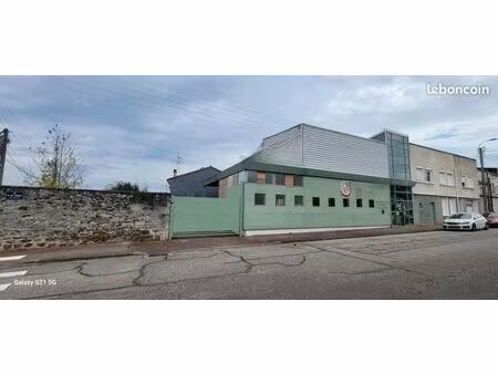 local commercial 1 000 m²