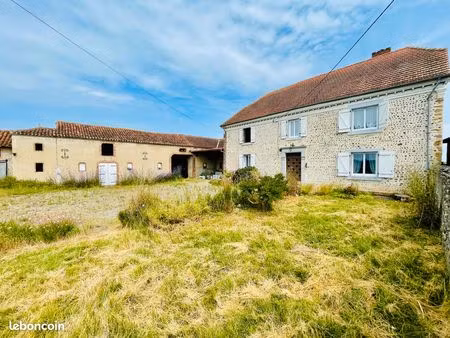 corps de ferme à vendre avec 4 chambres et dépendances