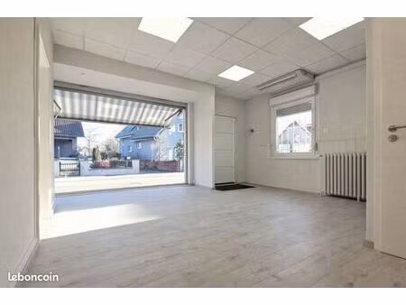 local commercial 45 m² à louer – centre de rœschwoog – 2 vitrines – clim – parking – fibre