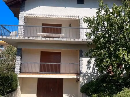 appartement de 130 m² dans une maison avec terrain attenant