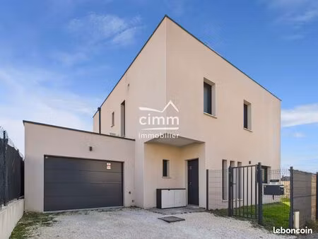 villa 4 pièces 130 m²