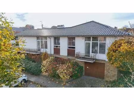 maison d'architecte  de plain-pied  avec partie libérale